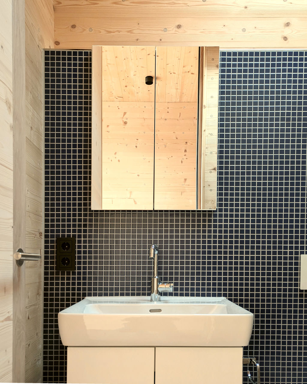 Thoma Holzbau Bad mit Badschrank