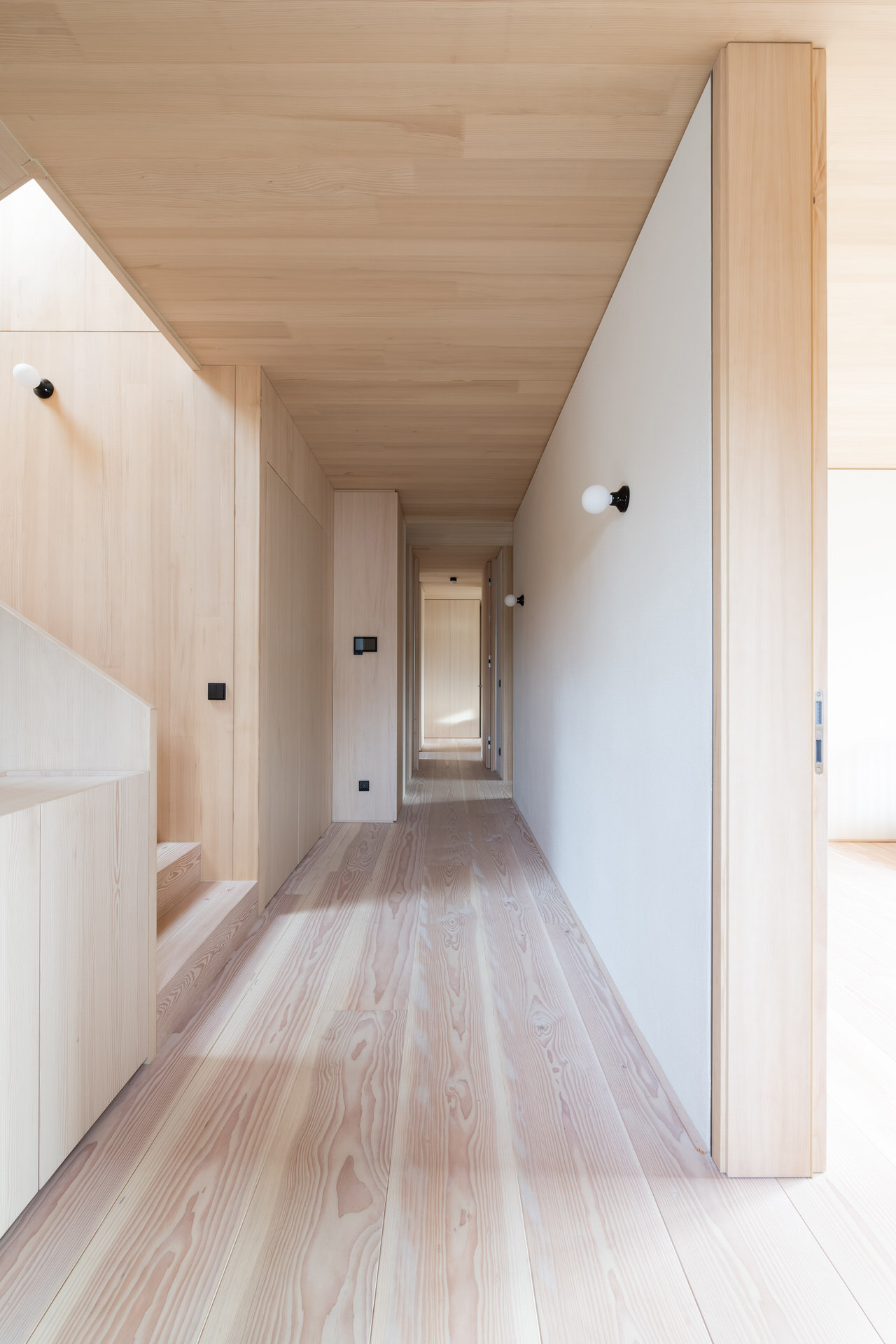 Lohrmannarchitekten Holzhaus Lohrmannarchitekten Ansicht Flur, @Andreas Dalferth Flur